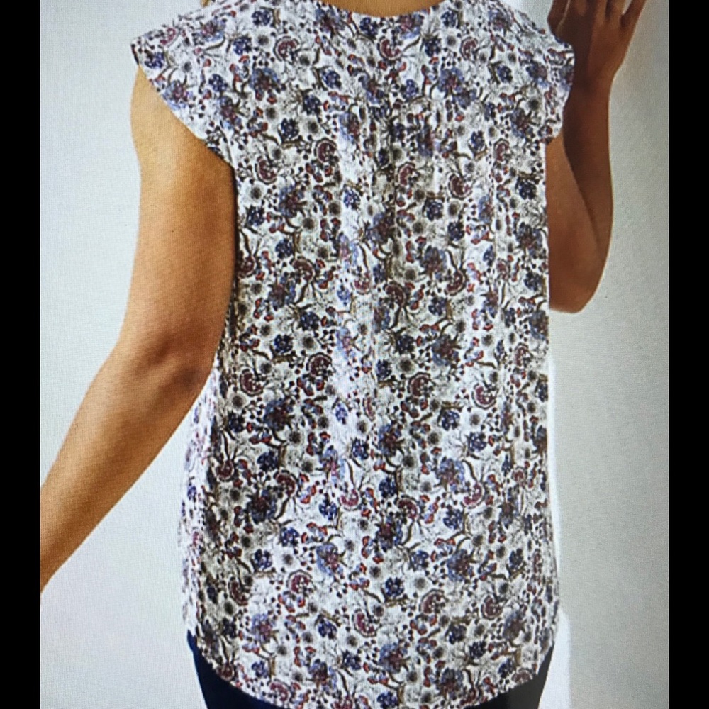 Blouse/top Loft Floral V-Neck Flutter shell/top - Picture 2 of 7